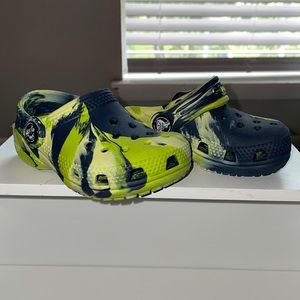 Green and blue toddler crocs size 6c